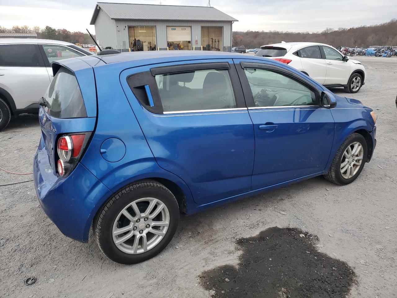 2016 Chevrolet Sonic Lt - Image 3