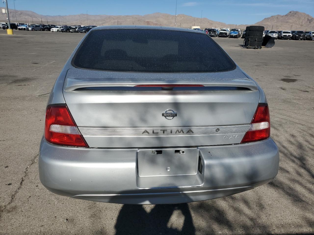 2001 Nissan Altima Xe - Фото 6