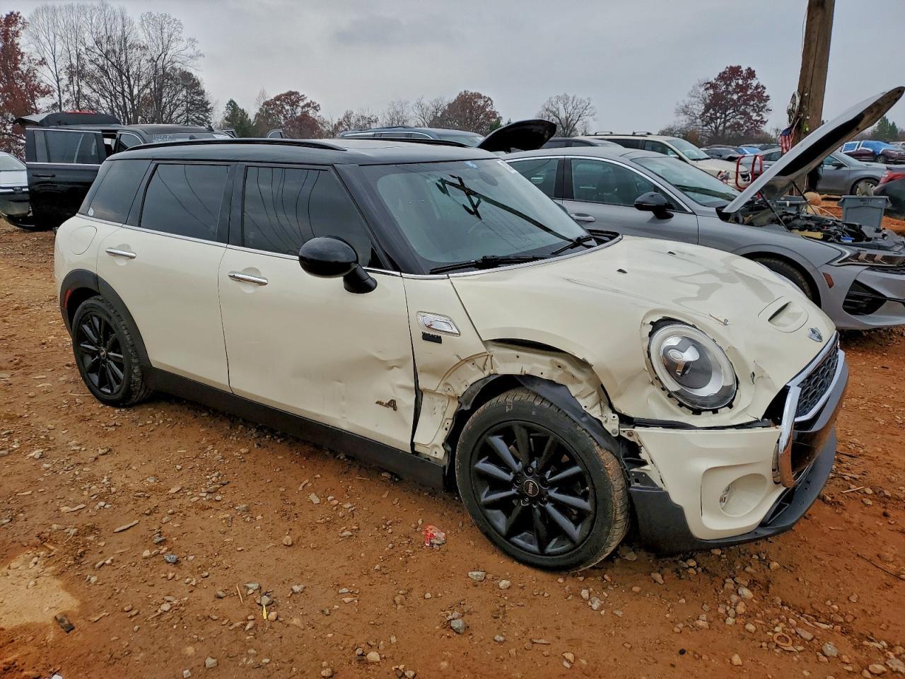 2017 Mini Cooper S Clubman All4 - Image 4