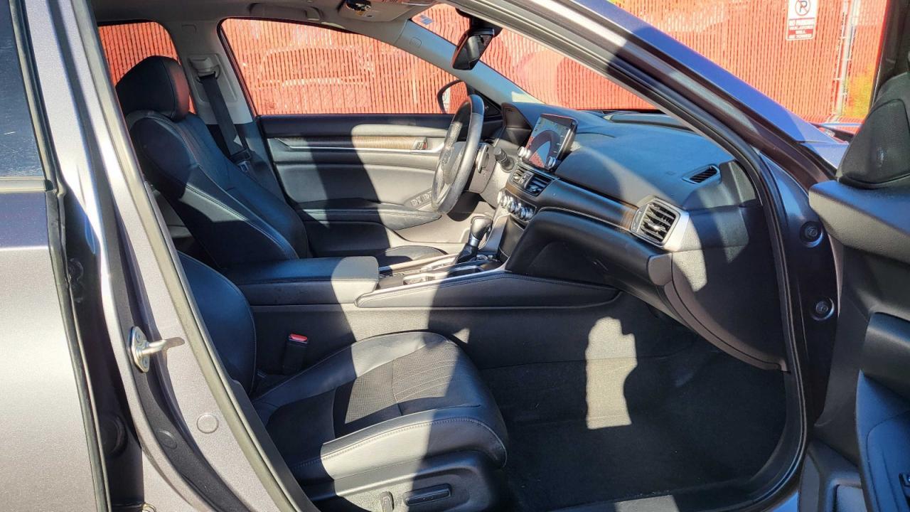 2018 Honda Accord Touring - Image 5