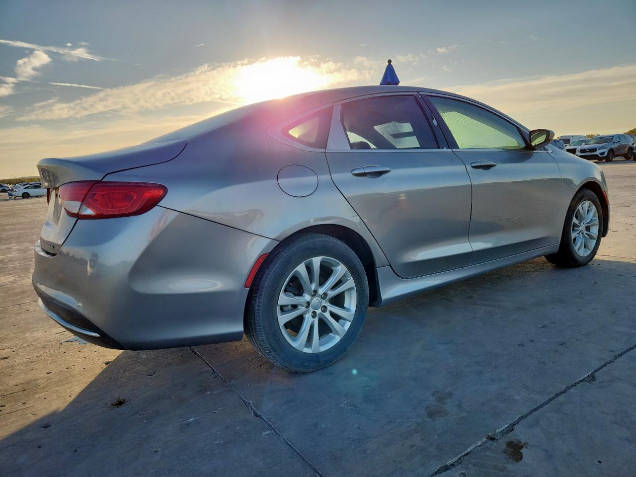 2015 Chrysler 200 Limited - Фото 3