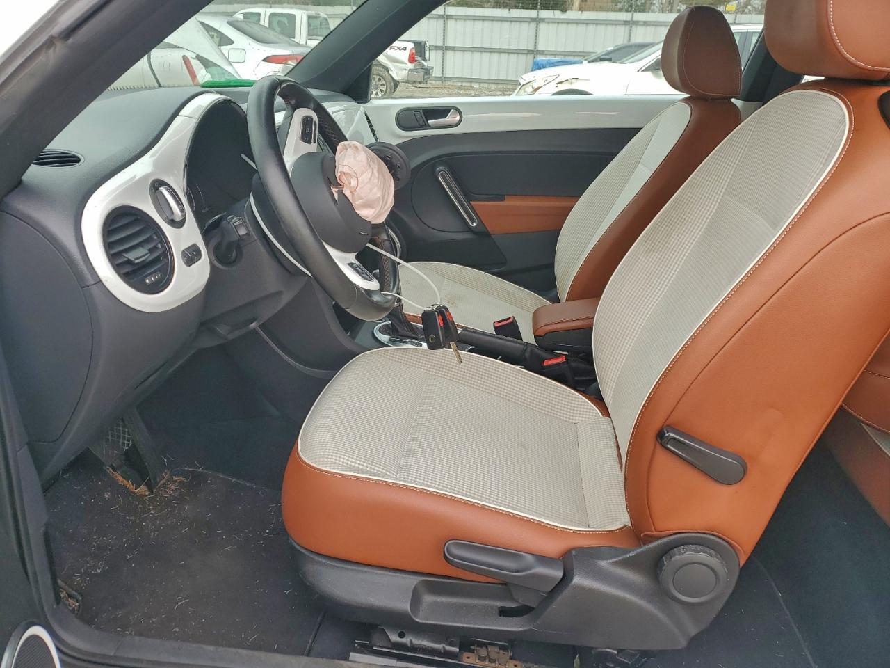 2015 Volkswagen Beetle 1.8T - Фото 7