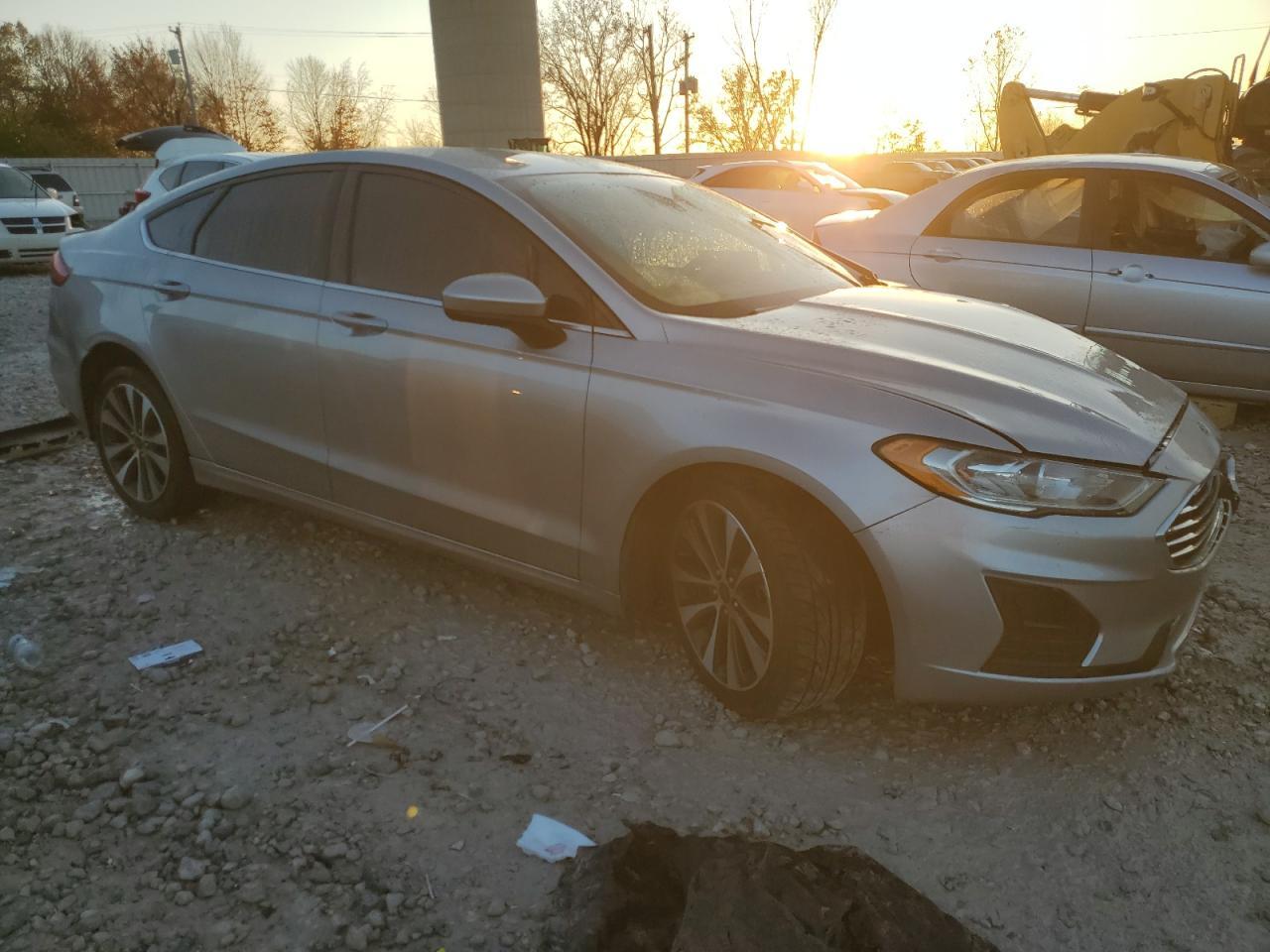 2020 Ford Fusion Se - Фото 4