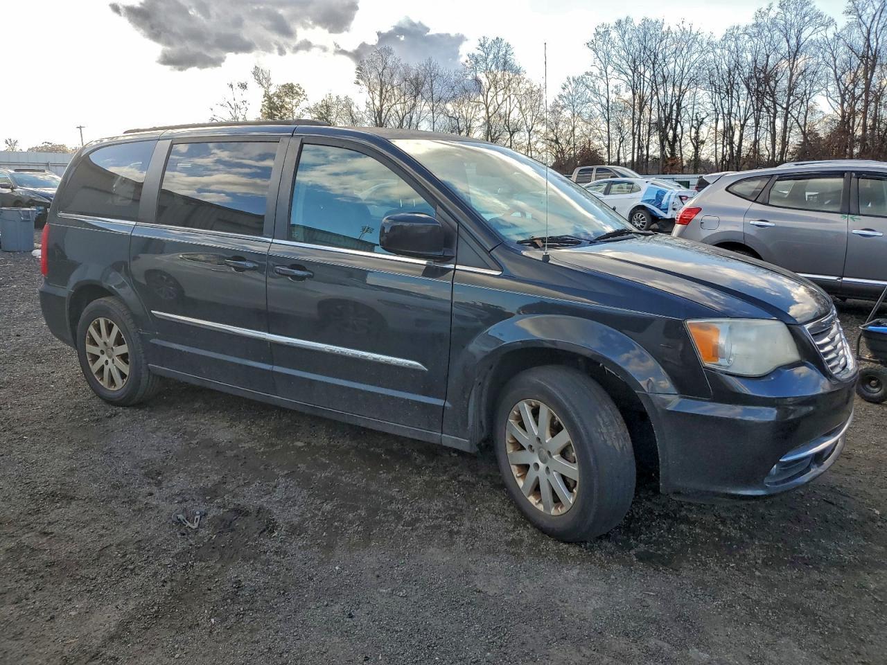 2013 Chrysler Town & Country Touring - Фото 4