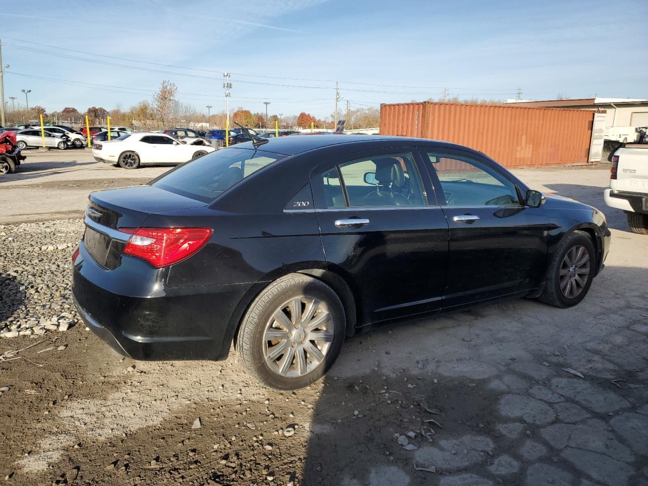 2013 Chrysler 200 Limited - Image 3