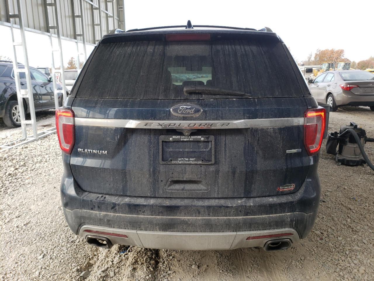 2017 Ford Explorer Platinum - Image 6