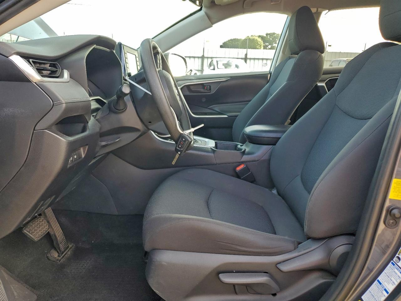2019 Toyota Rav4 Hybrid Le - Image 7