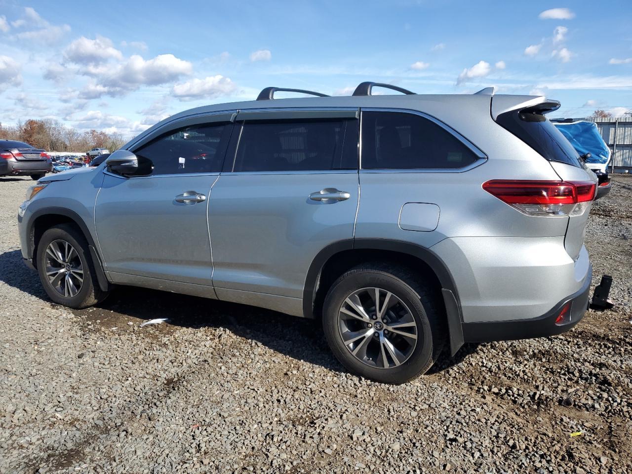 2017 Toyota Highlander Le - Image 2