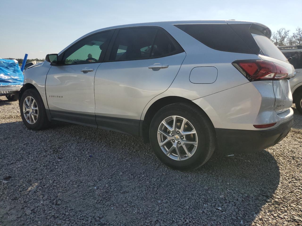 2022 Chevrolet Equinox Ls - Фото 2