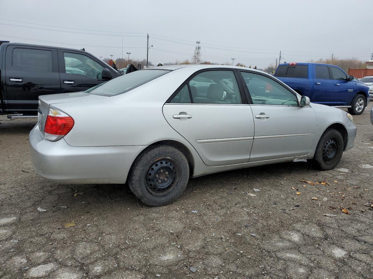 2005 Toyota Camry Le - Фото 3