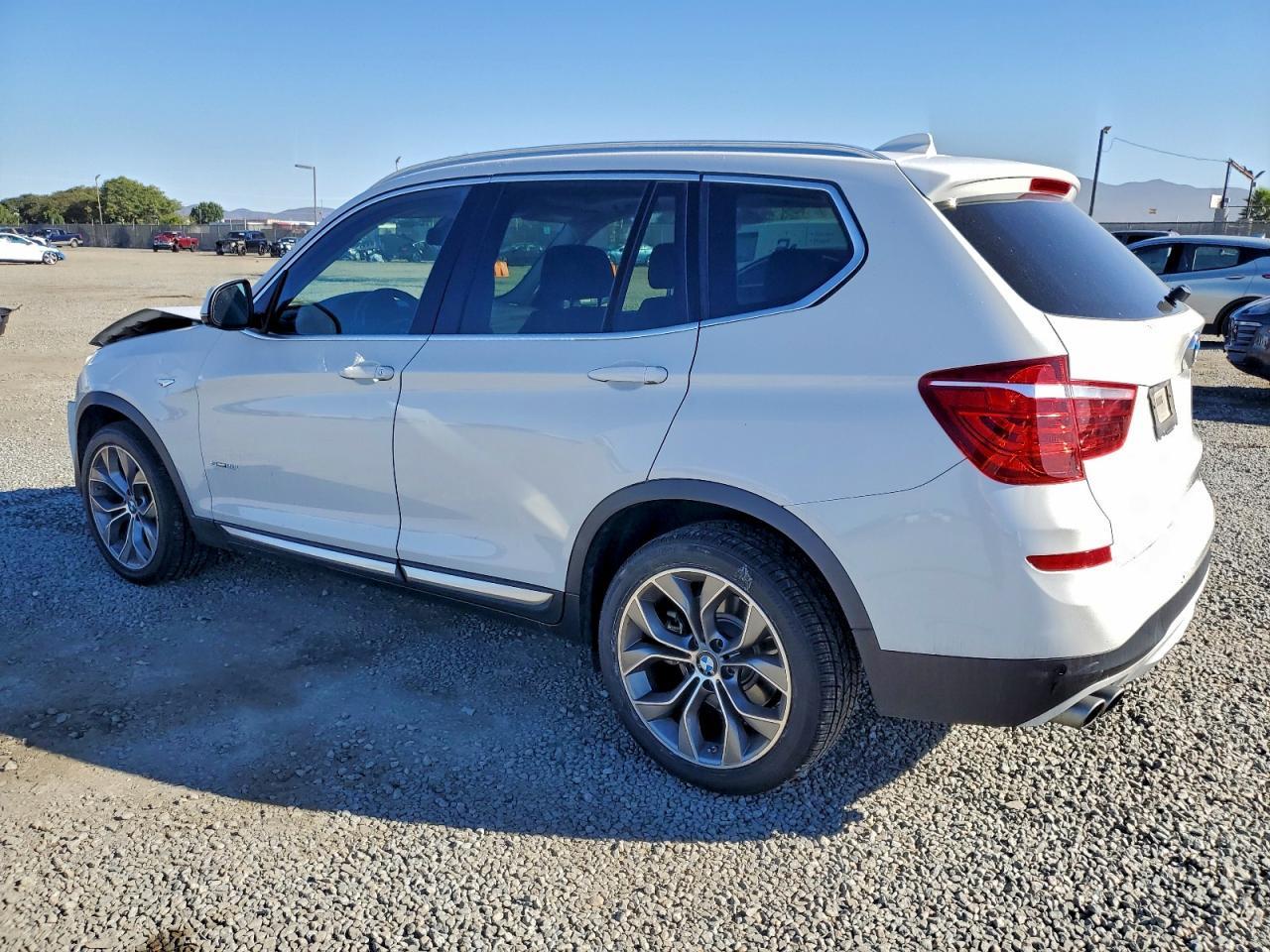 2015 BMW X3 Sdrive28I - Фото 2