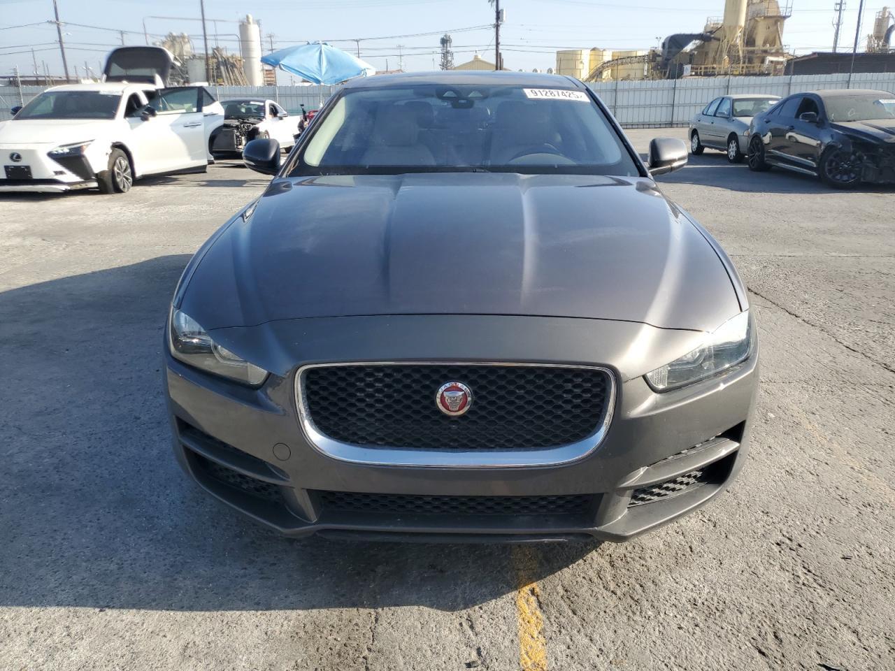 2017 Jaguar Xe Prestige - Фото 5