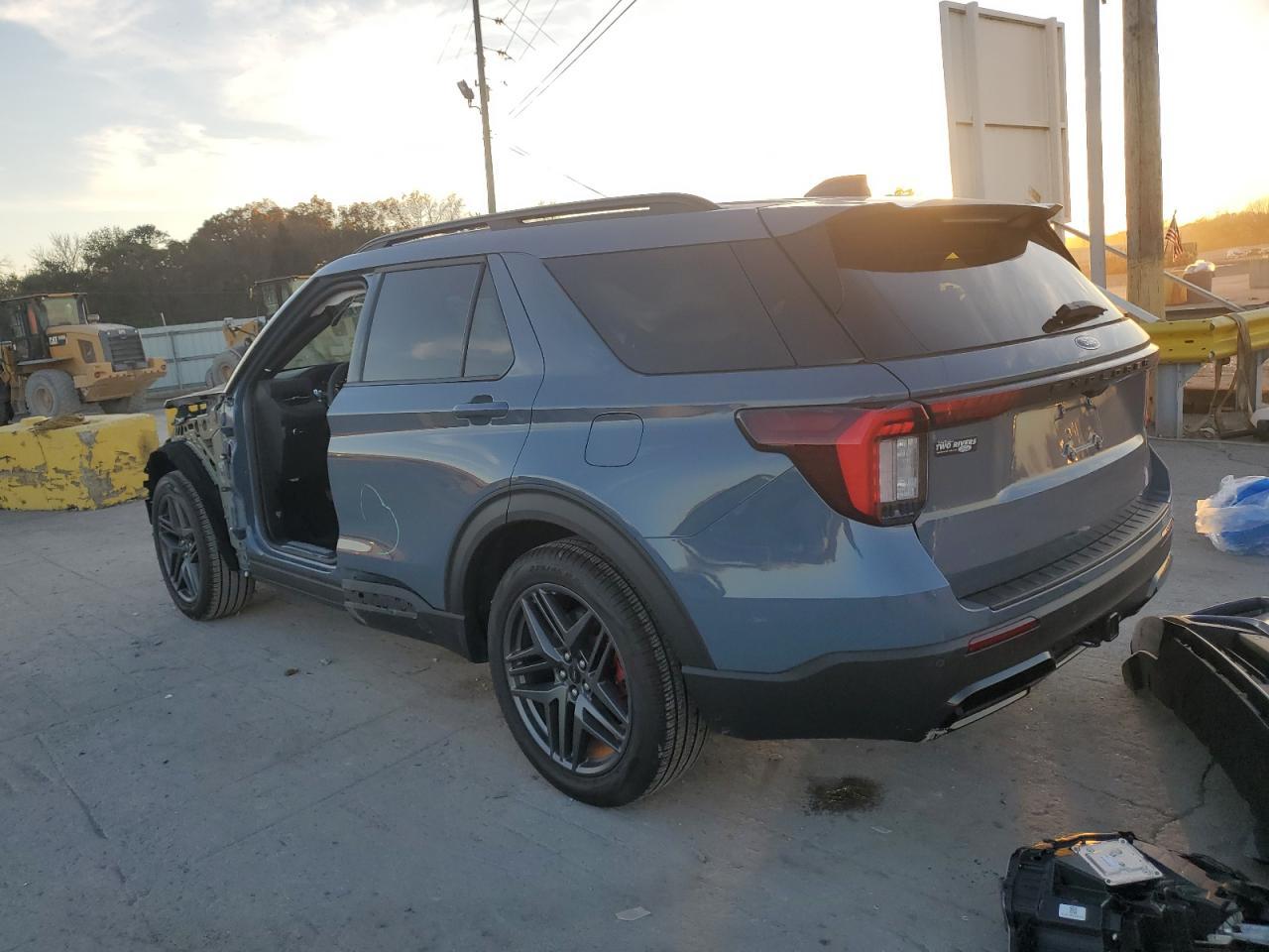 2025 Ford Explorer St-Line - Фото 2