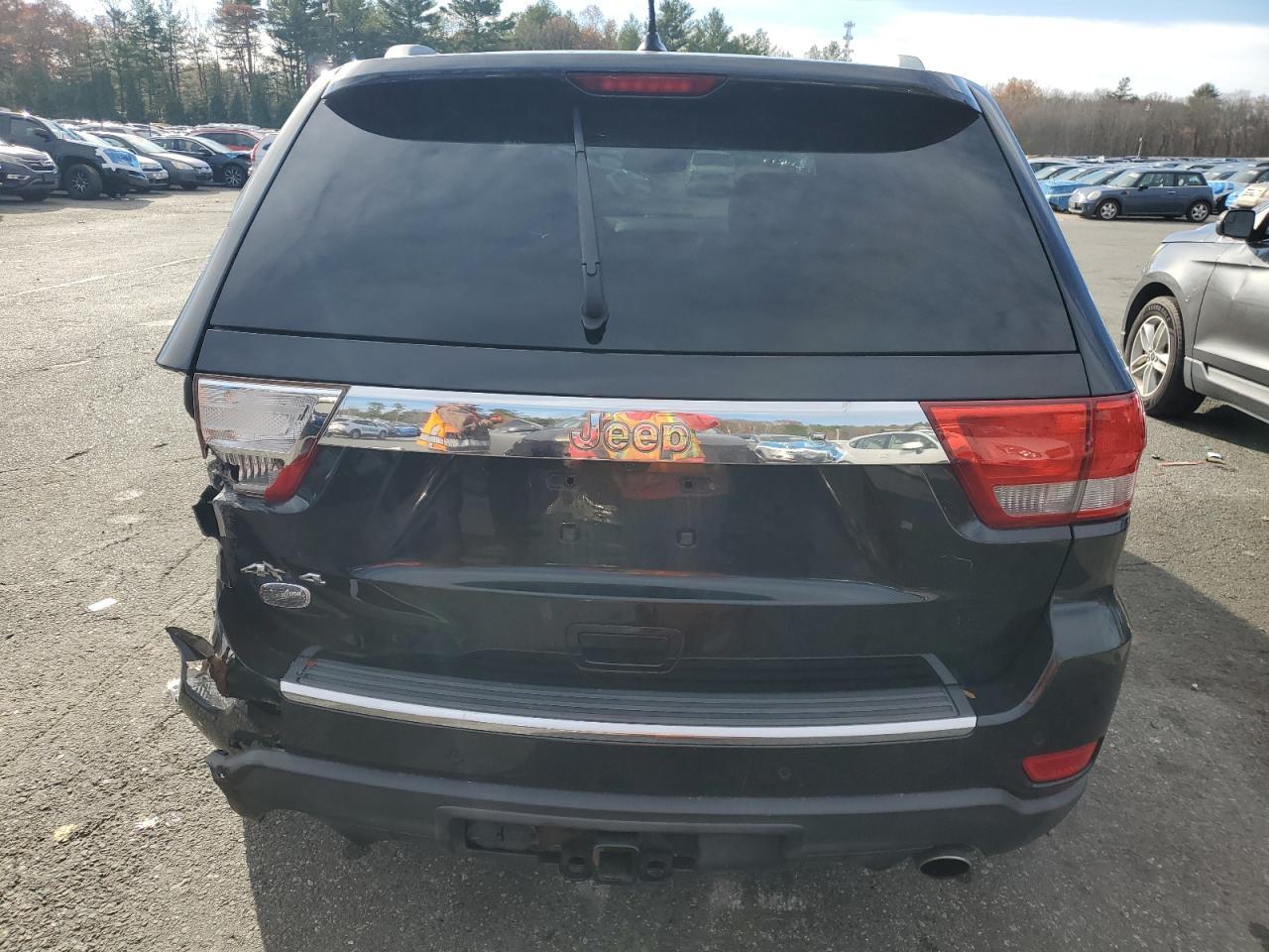 2011 Jeep Grand Cherokee Overland - Image 6