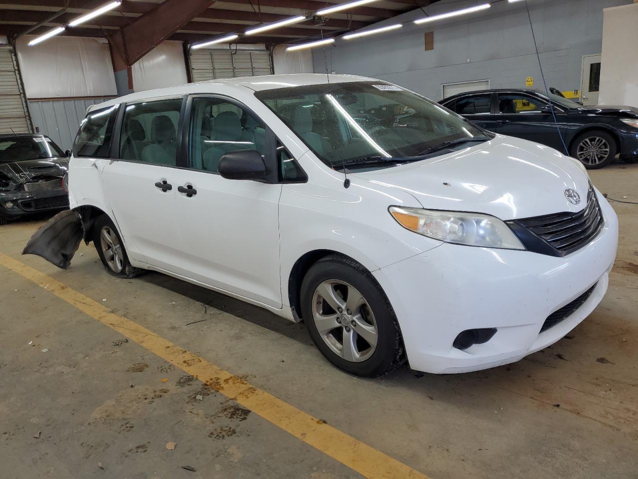 2013 Toyota Sienna - Фото 4