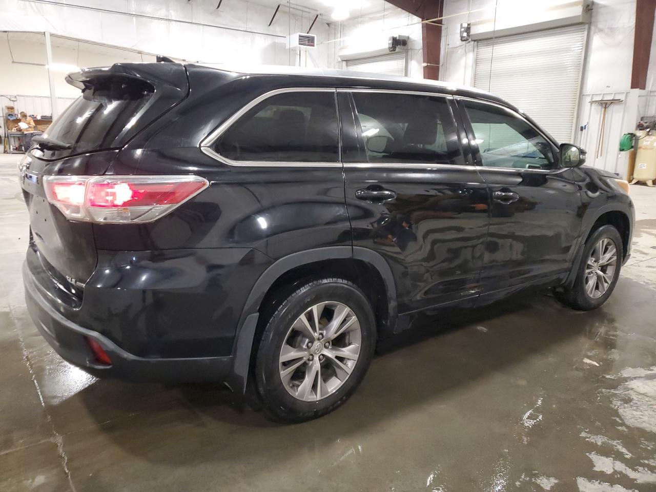 2015 Toyota Highlander Xle - Image 3