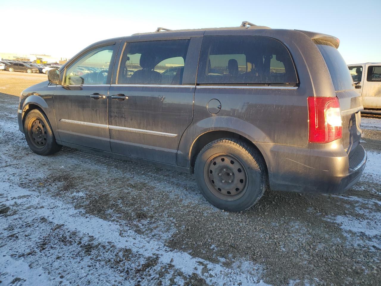2015 Chrysler Town & Country Touring - Image 2
