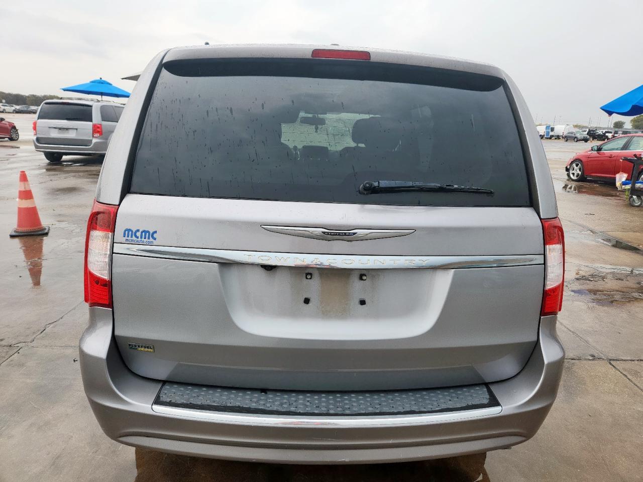 2013 Chrysler Town & Country Touring - Фото 6