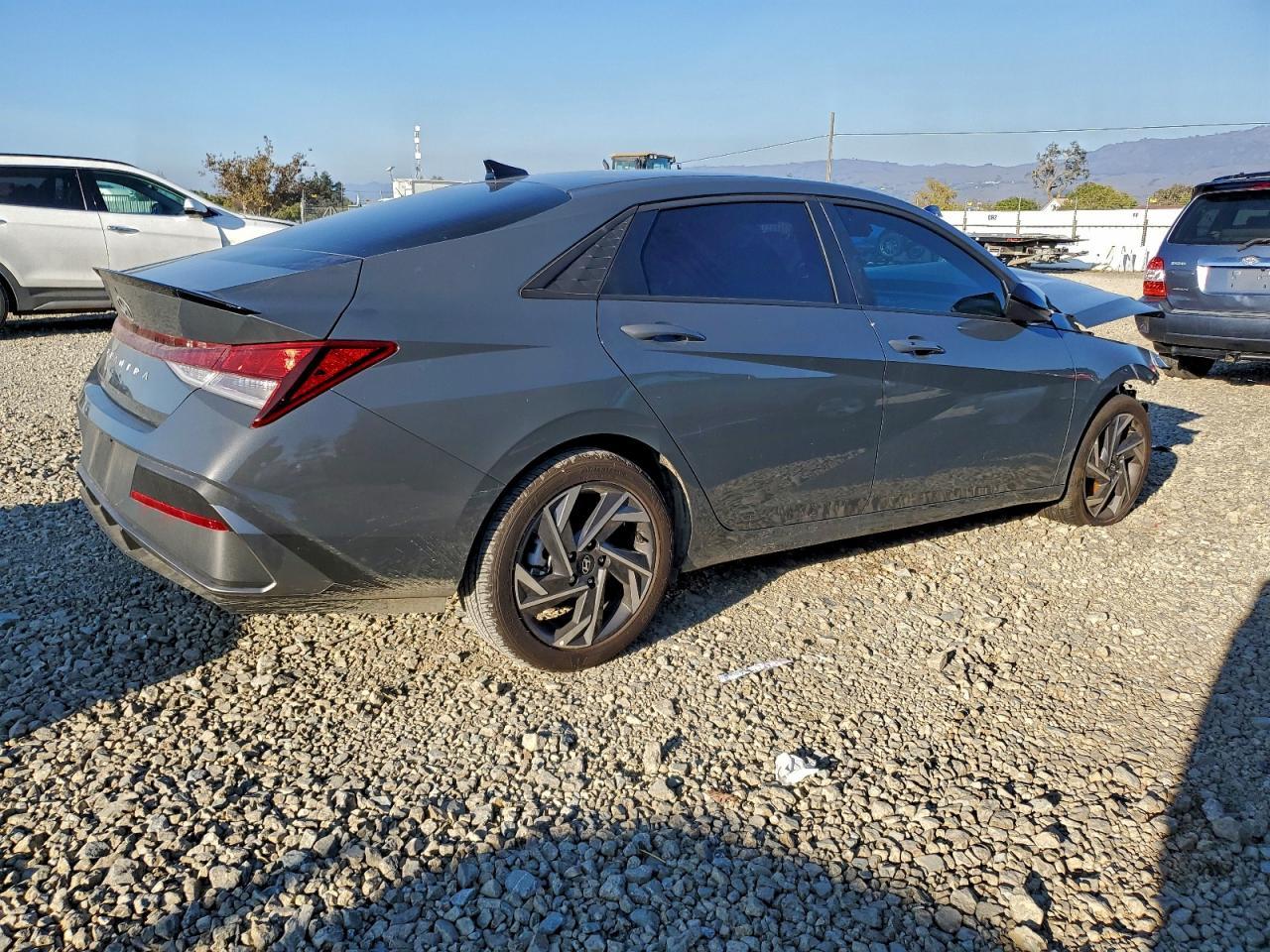2025 Hyundai Elantra Sel Sport - Image 3