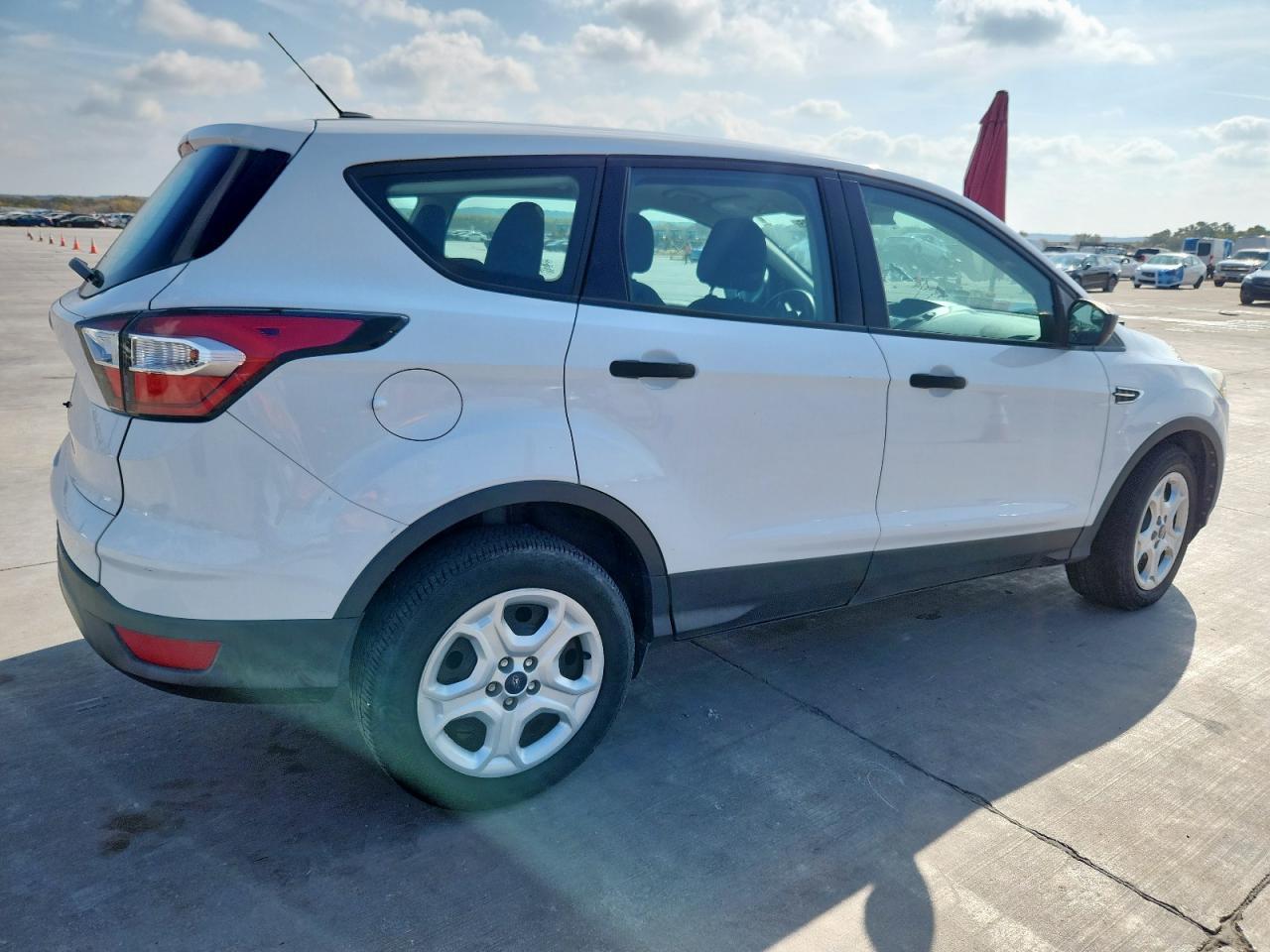 2017 Ford Escape S - Фото 3