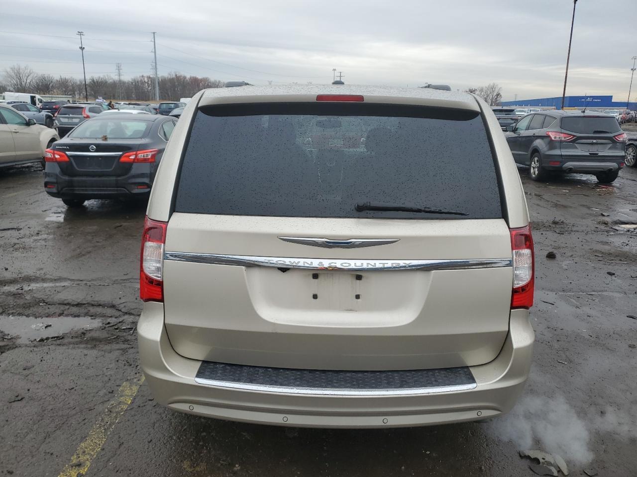 2013 Chrysler Town & Country Touring L - Фото 6