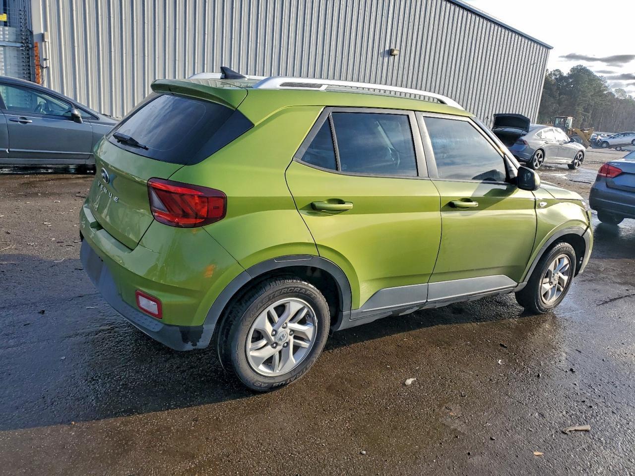 2020 Hyundai Venue Sel - Image 3