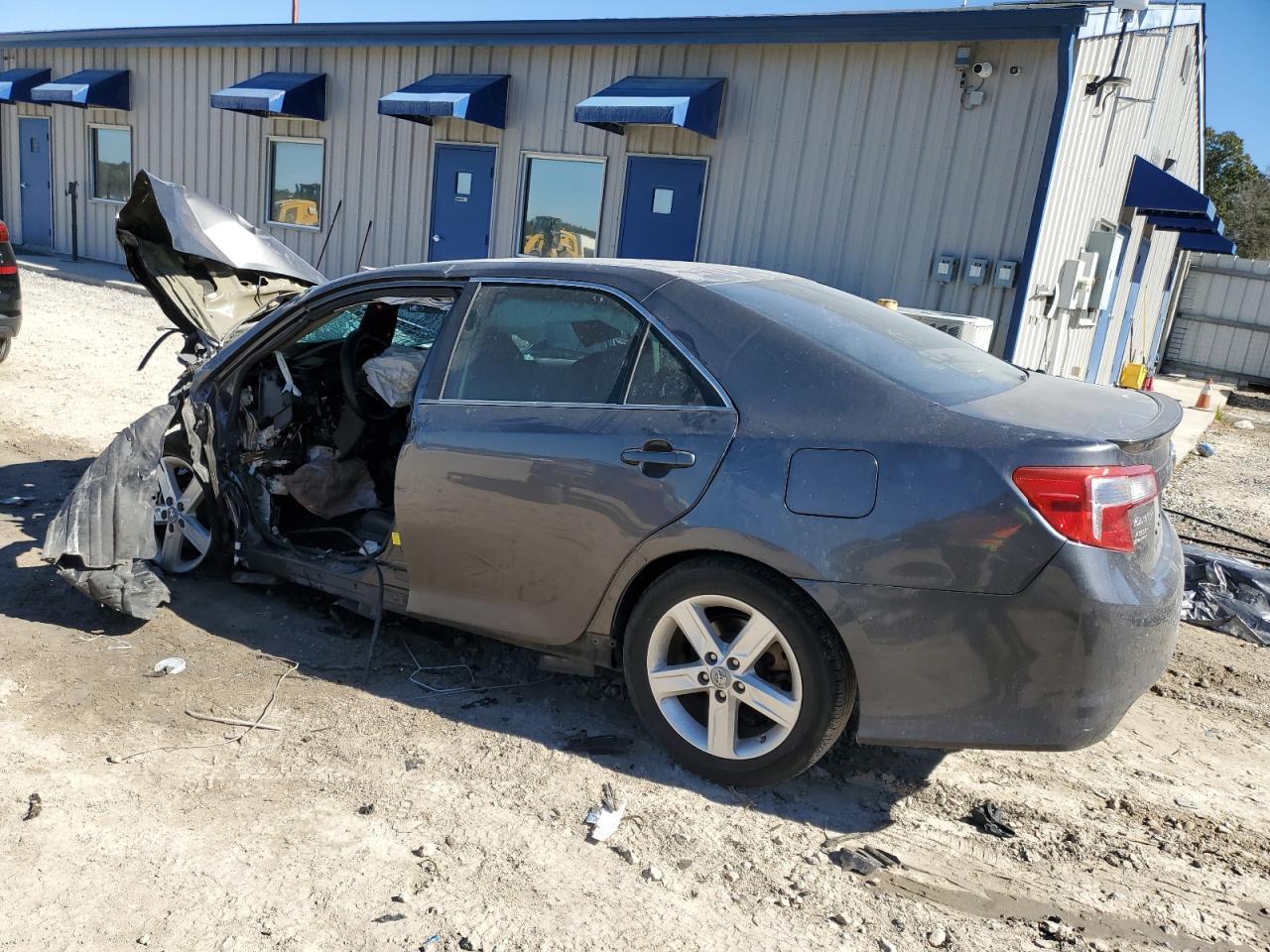 2012 Toyota Camry Base - Фото 2