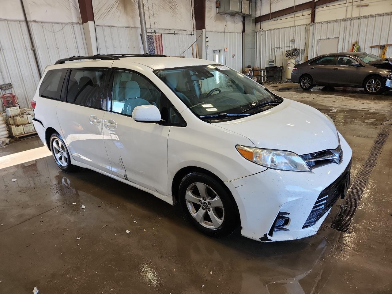 2018 Toyota Sienna Le - Фото 4