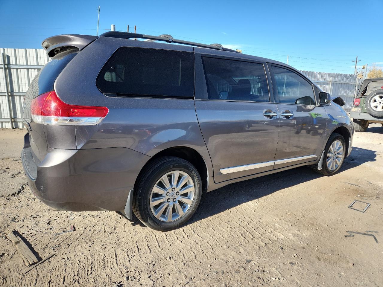 2011 Toyota Sienna Xle - Фото 3