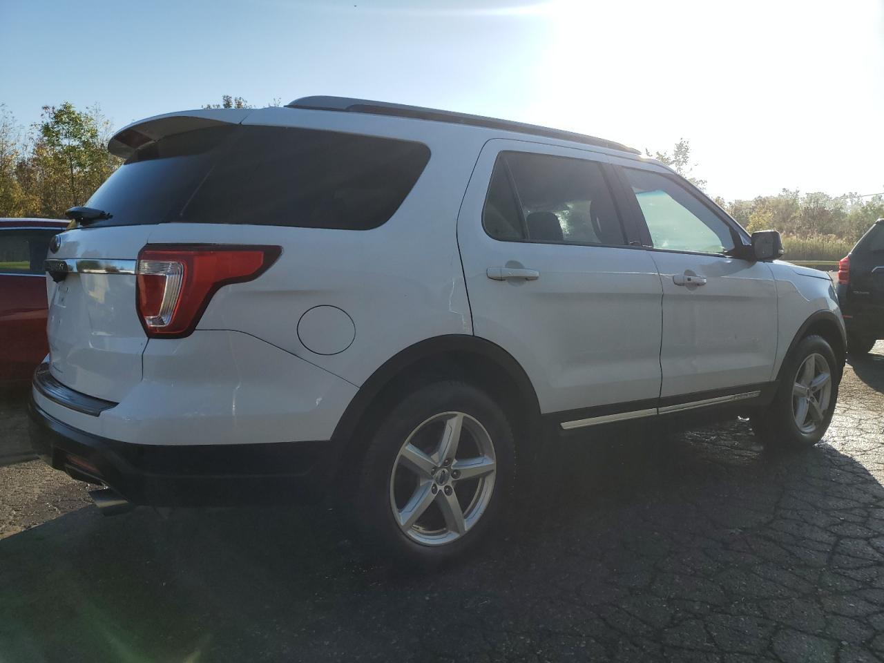 2018 Ford Explorer Xlt - Фото 3