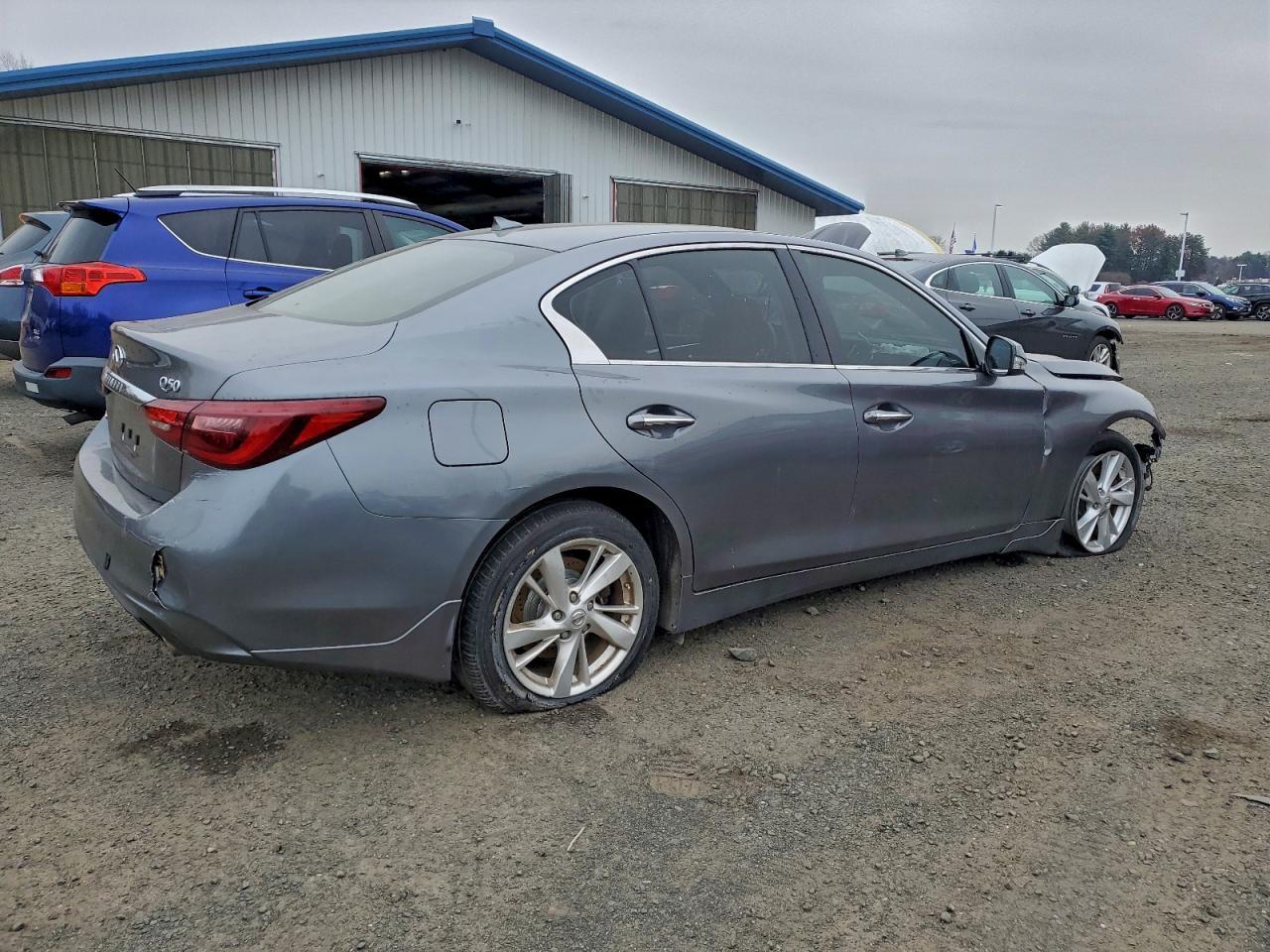 2018 Infiniti Q50 Luxe - Image 3