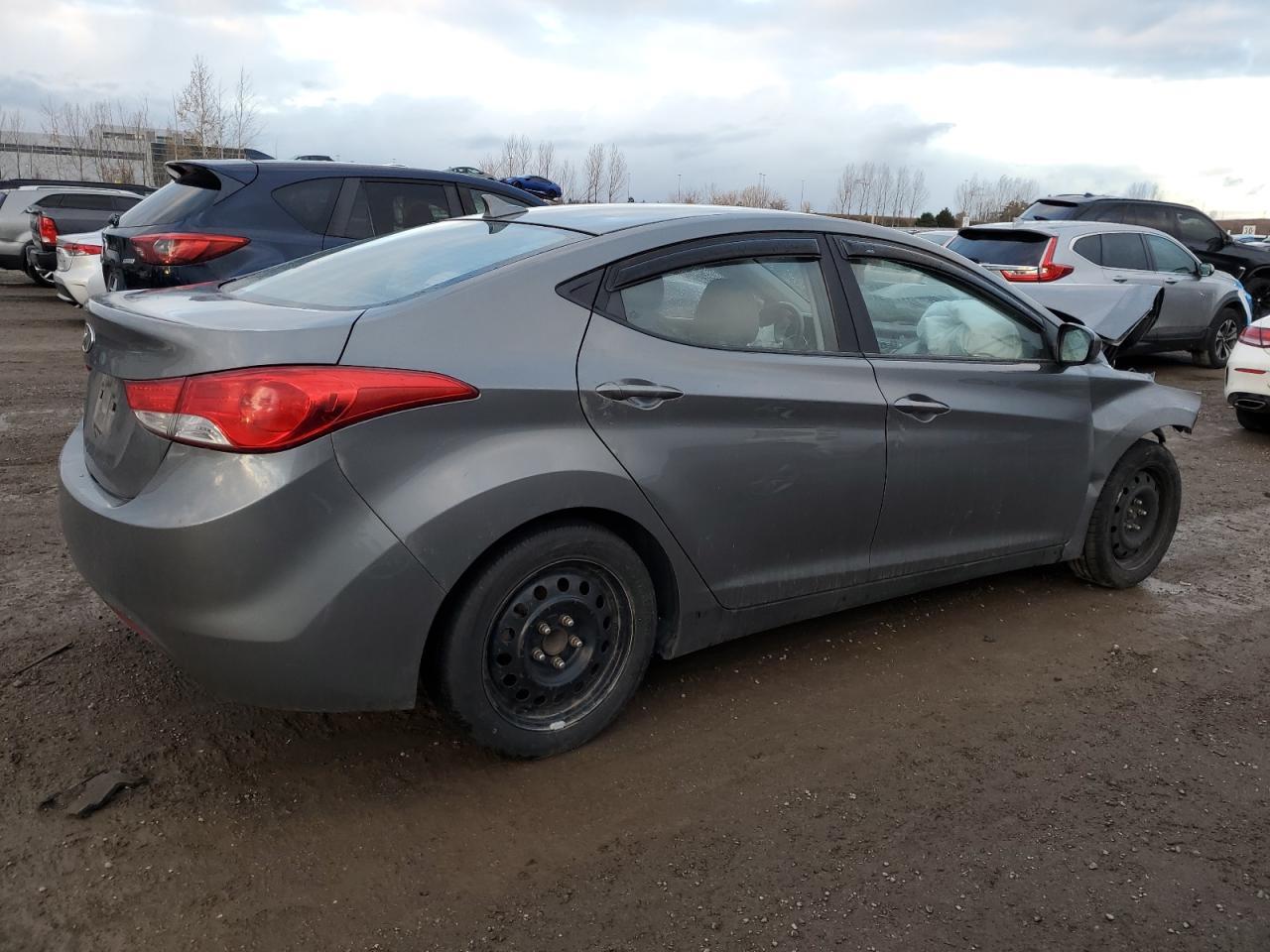 2013 Hyundai Elantra - Image 3