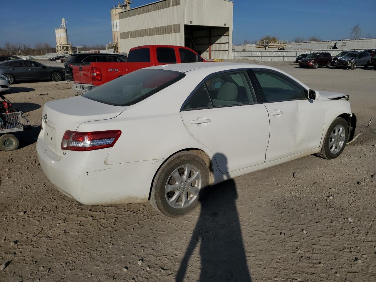 2011 Toyota Camry Base - Фото 3