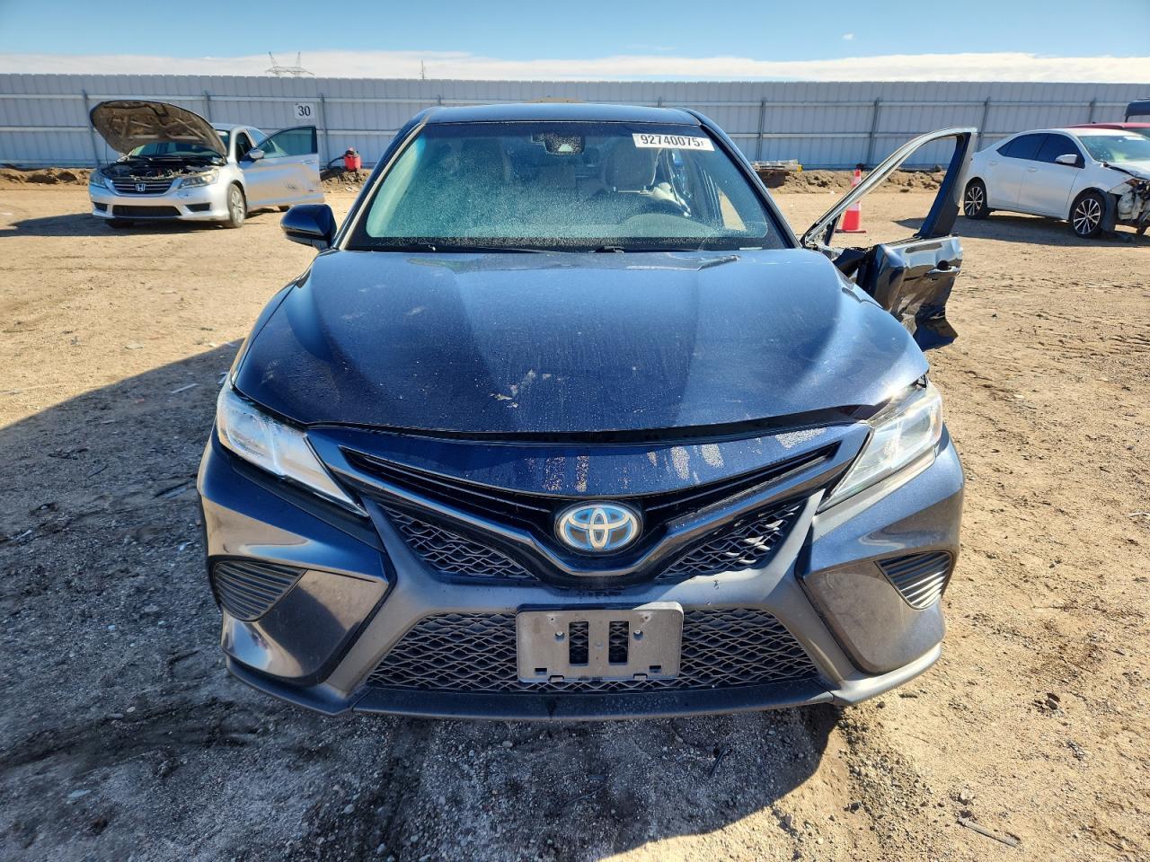 2020 Toyota Camry Se - Фото 5