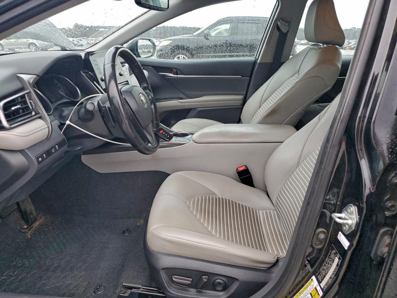 2022 Toyota Camry Se - Image 7