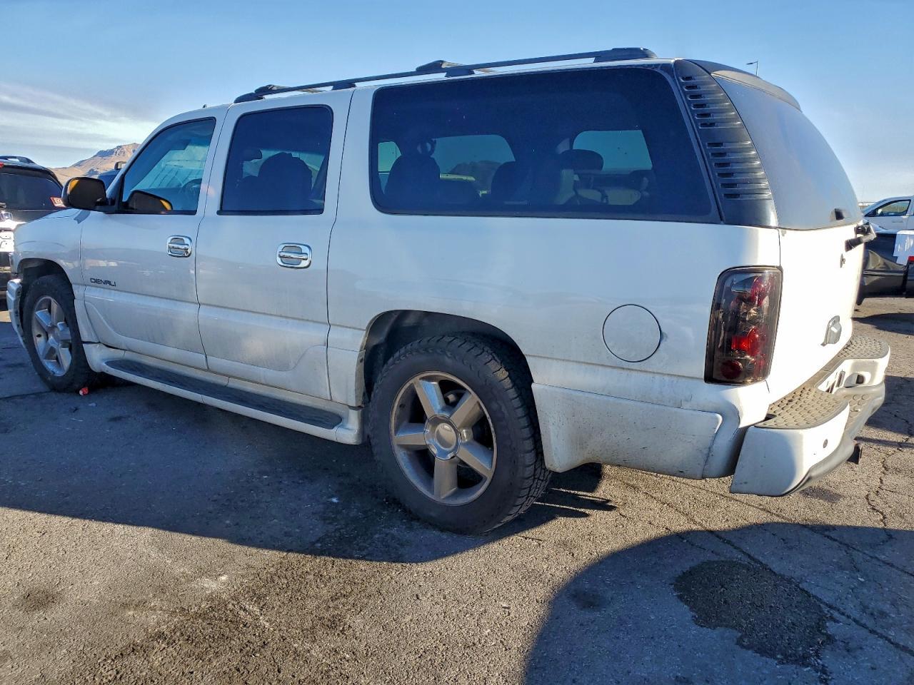 2006 GMC Yukon Xl Denali - Image 2
