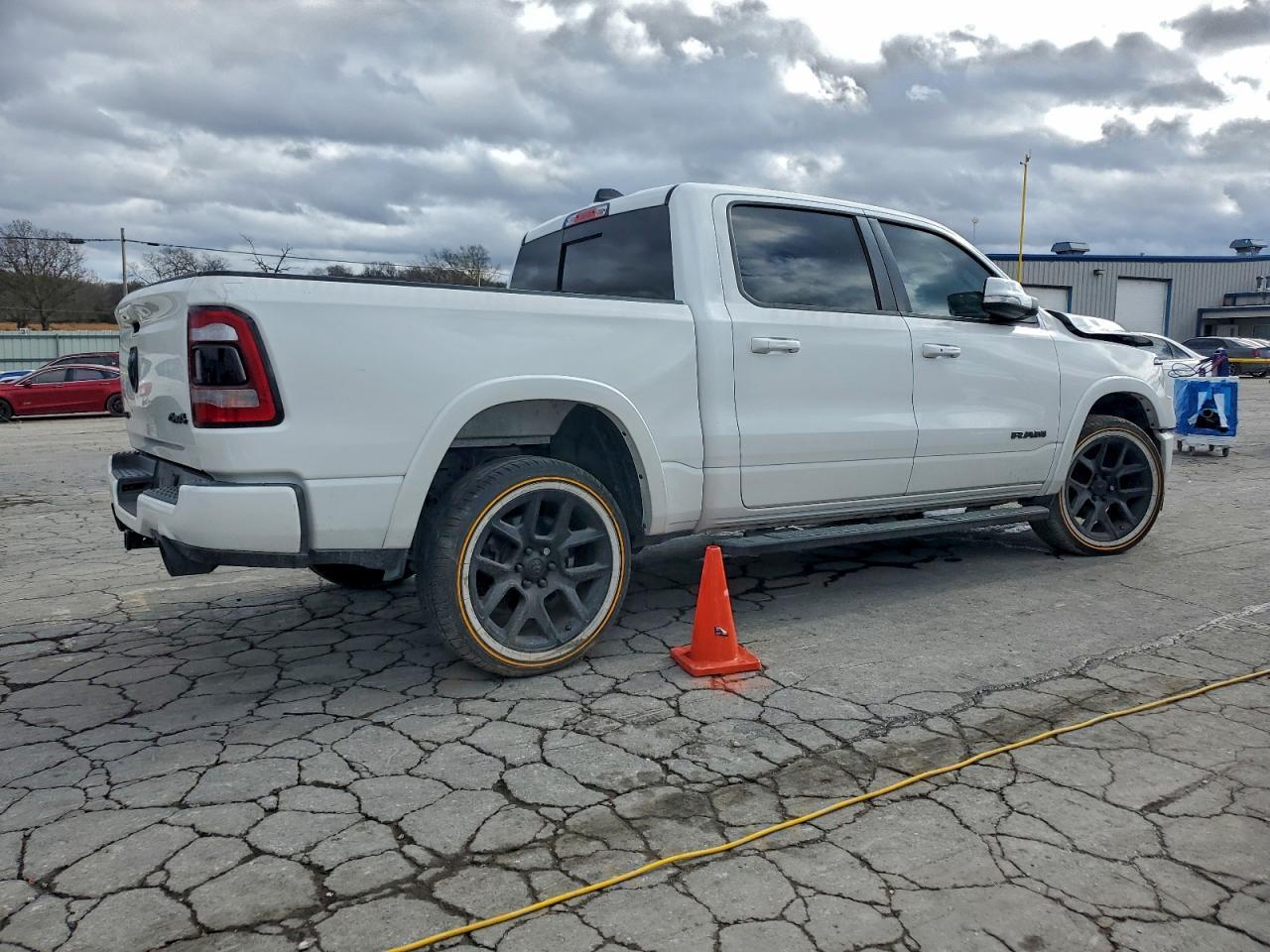 2020 Ram 1500 Laramie - Фото 3