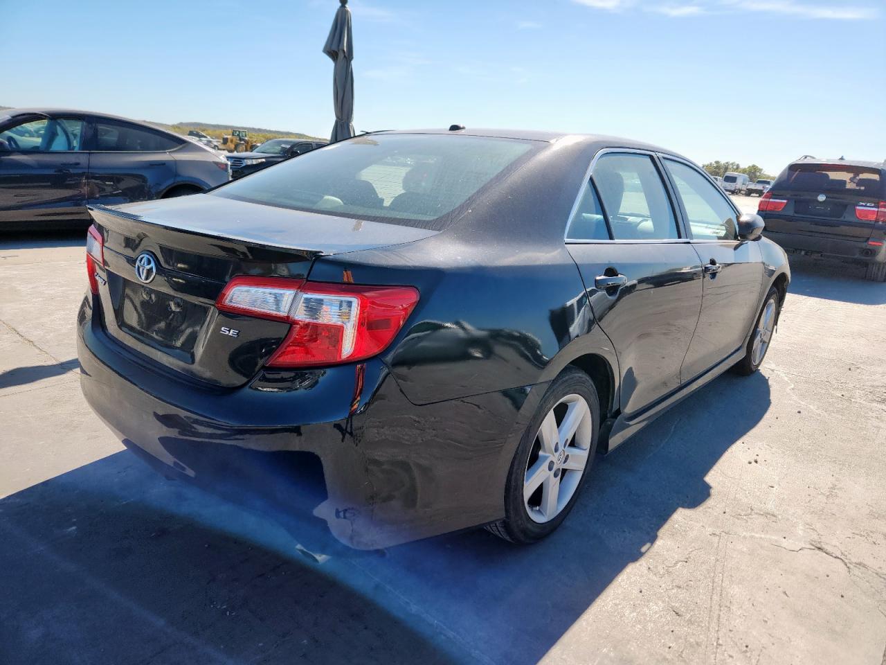 2014 Toyota Camry L - Фото 3
