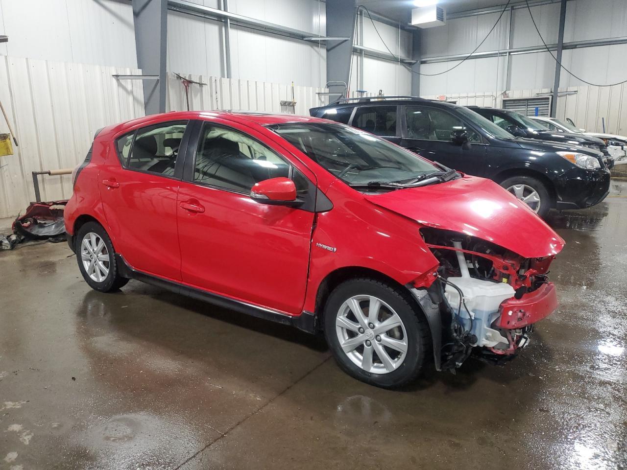 2017 Toyota Prius C - Image 4