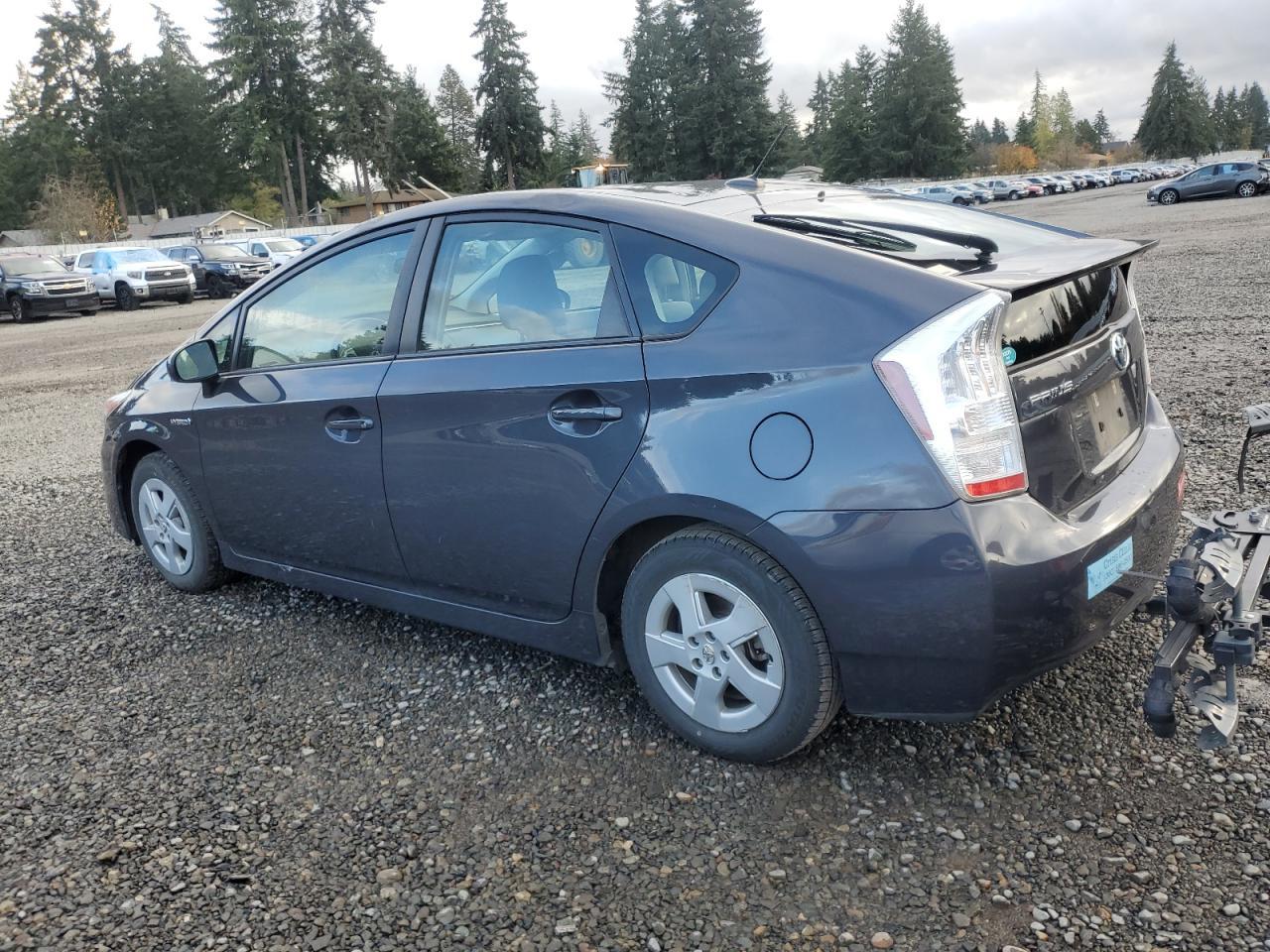 2010 Toyota Prius - Image 2