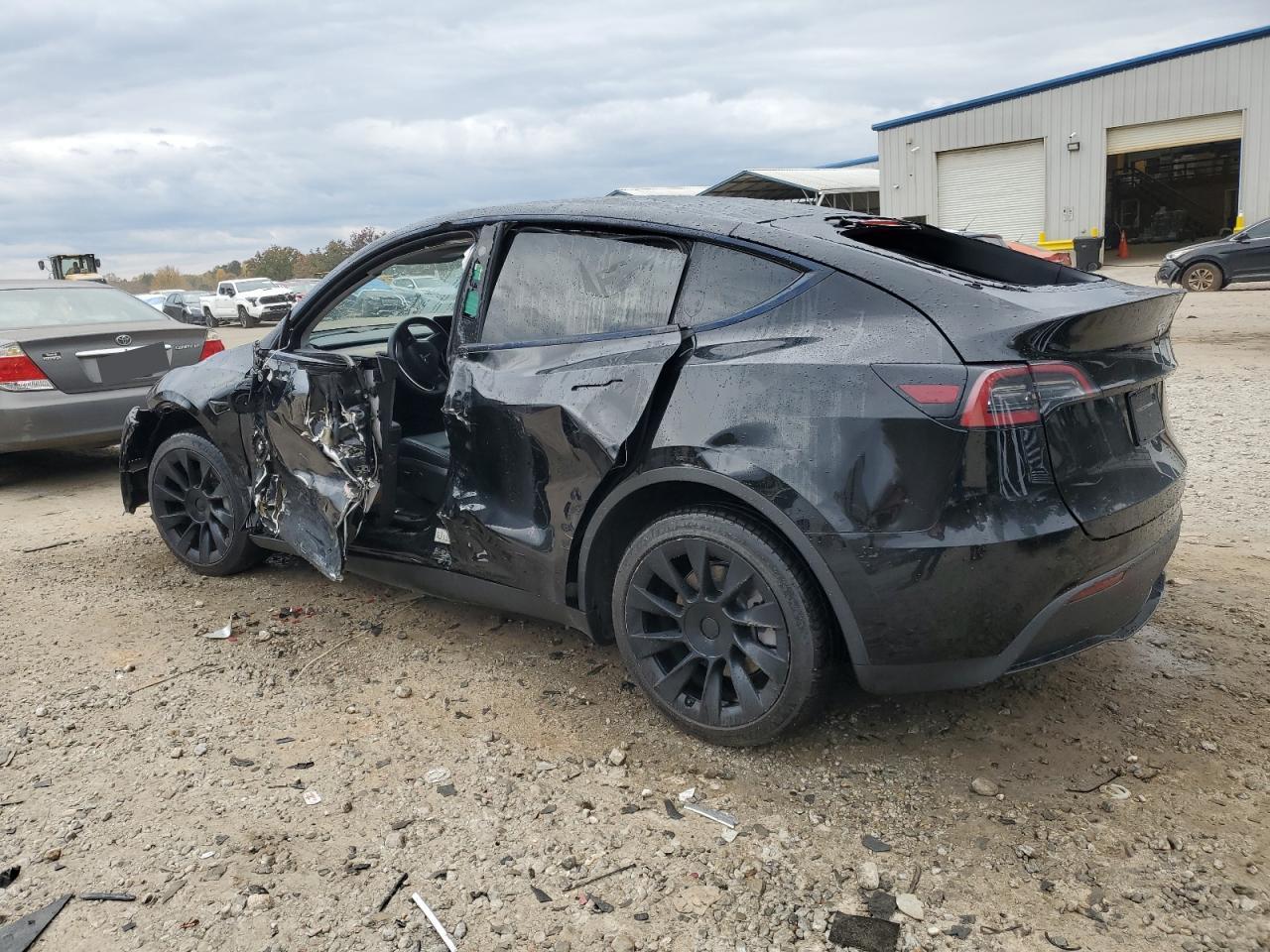 2023 Tesla Model Y - Фото 2