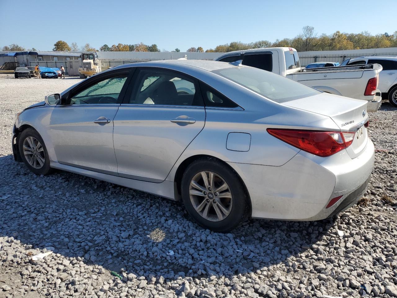 2014 Hyundai Sonata Gls - Image 2