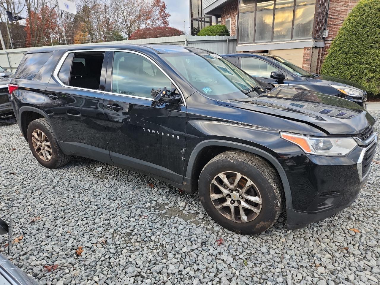 2019 Chevrolet Traverse Ls - Image 4
