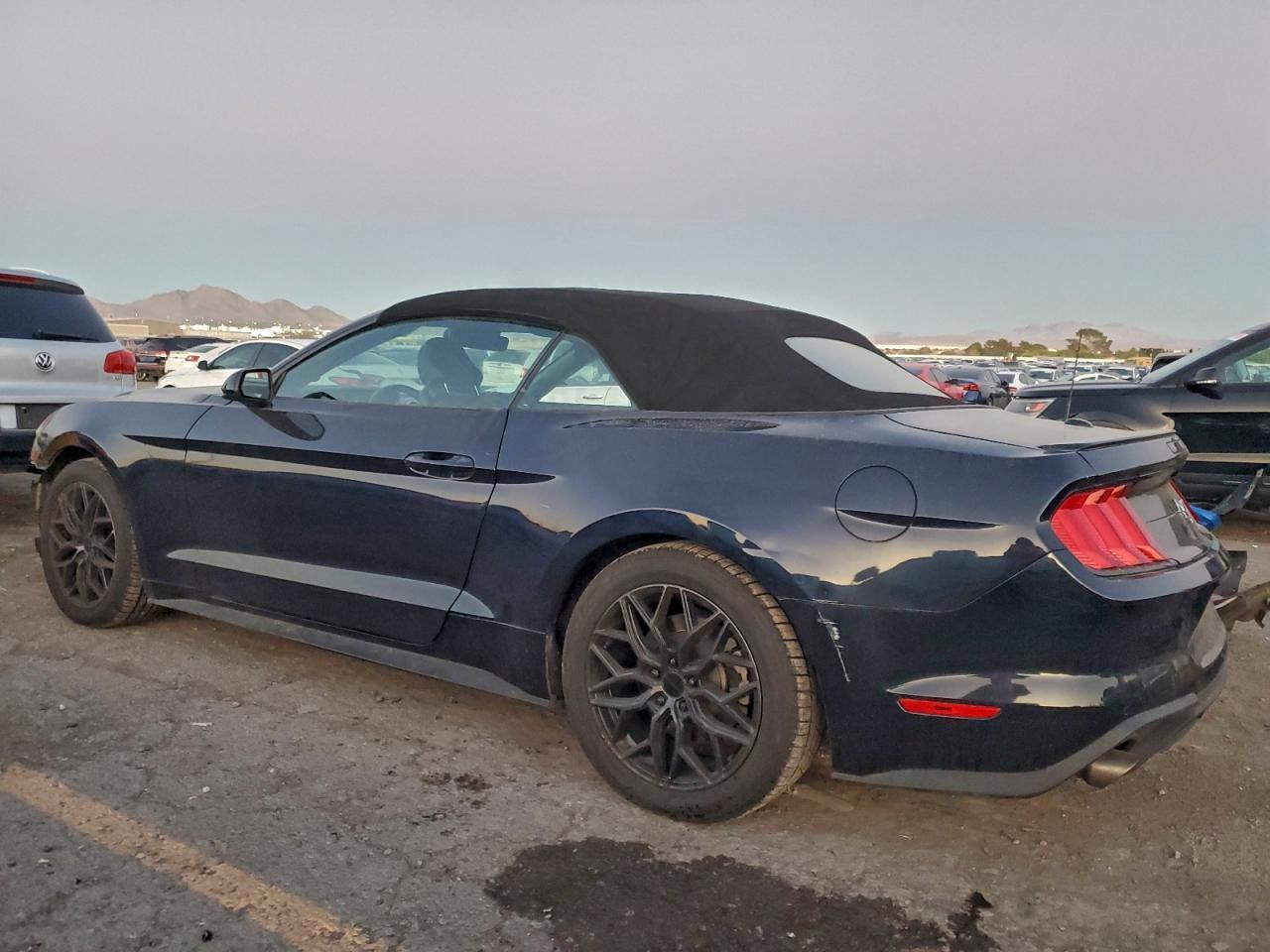 2021 Ford Mustang - Фото 2