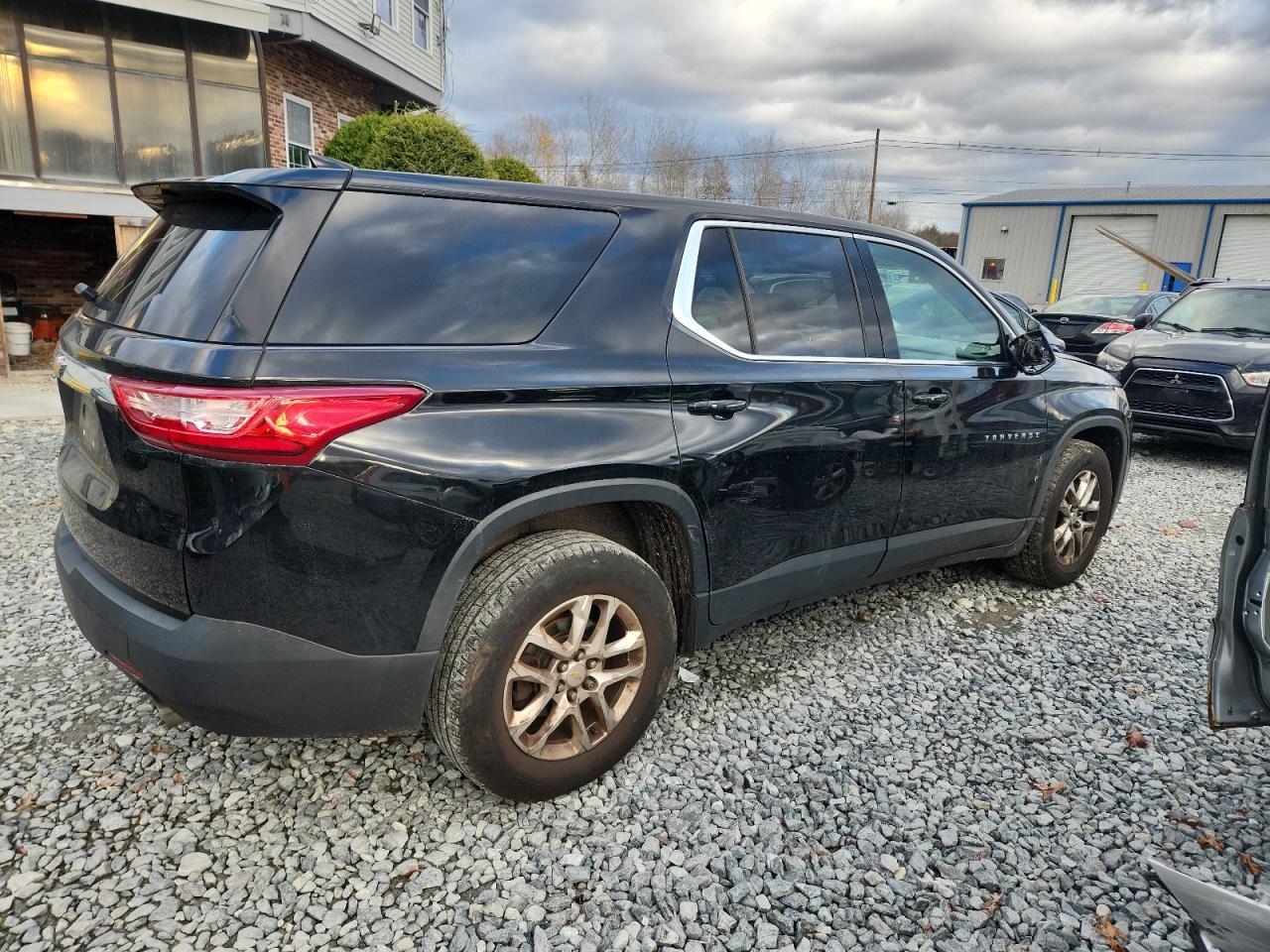 2019 Chevrolet Traverse Ls - Image 3