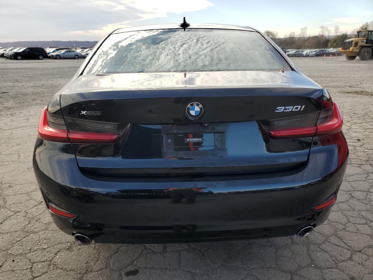 2020 BMW 330Xi - Фото 6