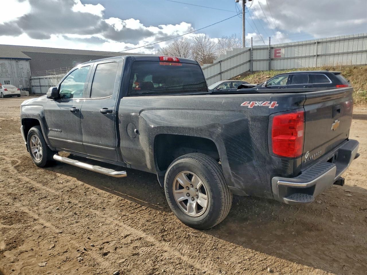 2017 Chevrolet Silverado K1500 Lt - Image 2