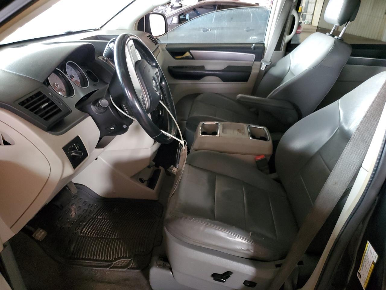 2012 Volkswagen Routan Sel - Image 7