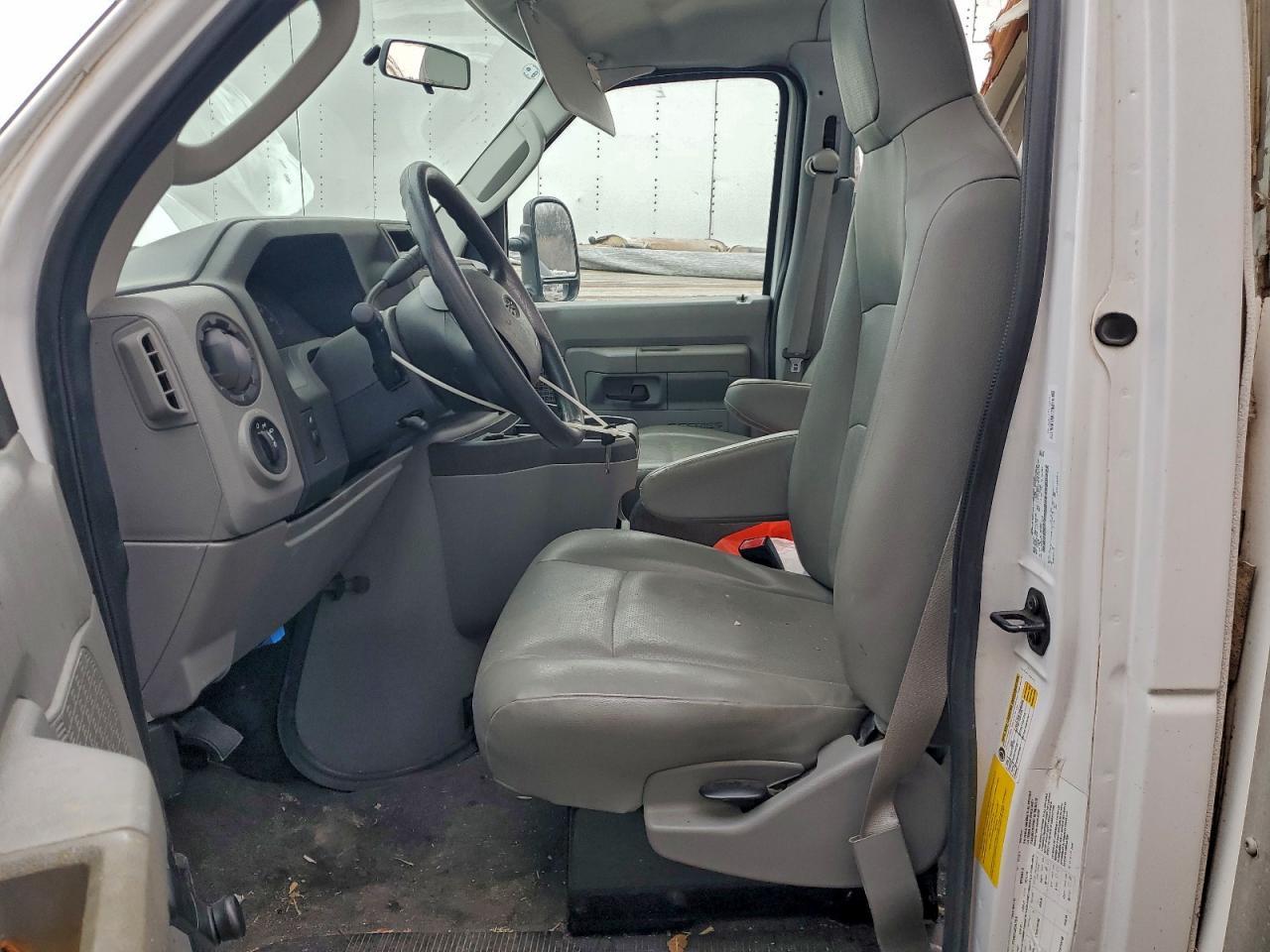 2014 Ford E350 Box Truck - Фото 7