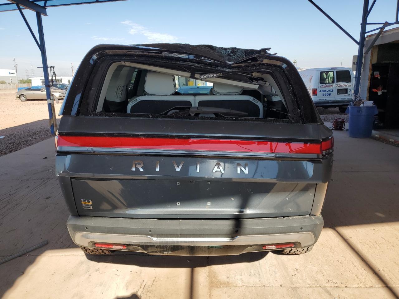 2023 Rivian R1S Adventure - Фото 6